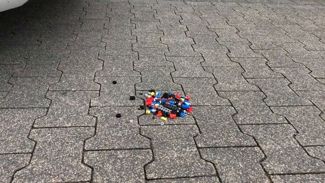 Beach ball Popping - Inflatable Pop Experiment: Car Vs Beach Ball смотреть онлайн