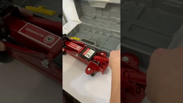 Обзор домкрата AutoProfi гидравлический, 2 т, в кейсе (DP-17K) смотреть онлайн