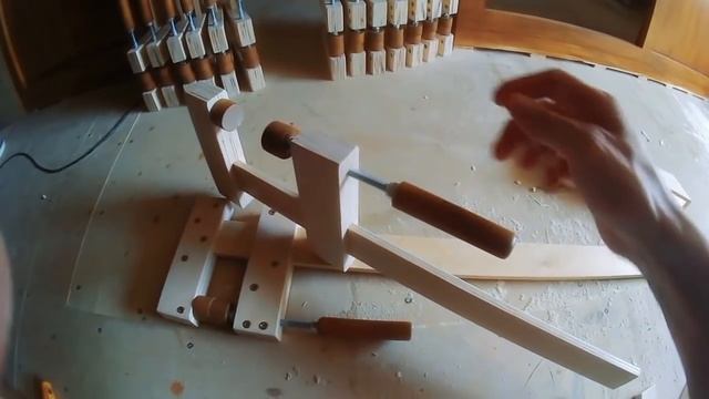 ✔Нереально классная самоделка из Фанеры. Струбцины своими руками. смотреть онлайн