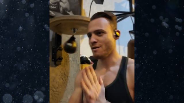 Funny and fantastic act of Kerem Bursin while exercising😂| He injured😯 смотреть онлайн