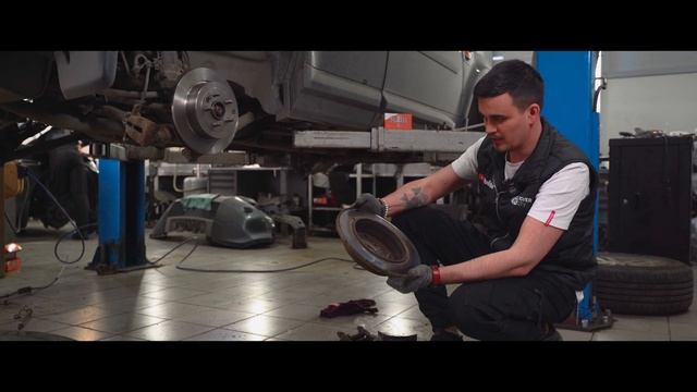 Land RoverЫ захватили весь автосервис... смотреть онлайн