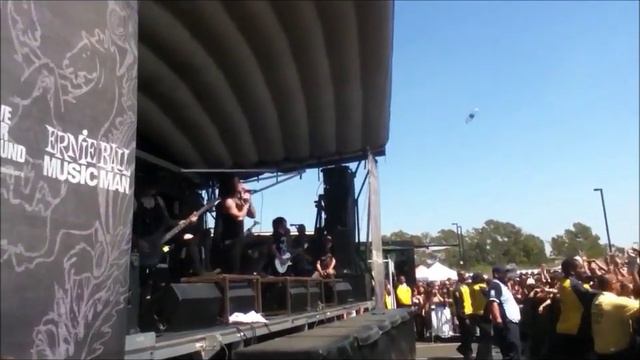 Ronnie Radke catches thrown bottle like a boss смотреть онлайн