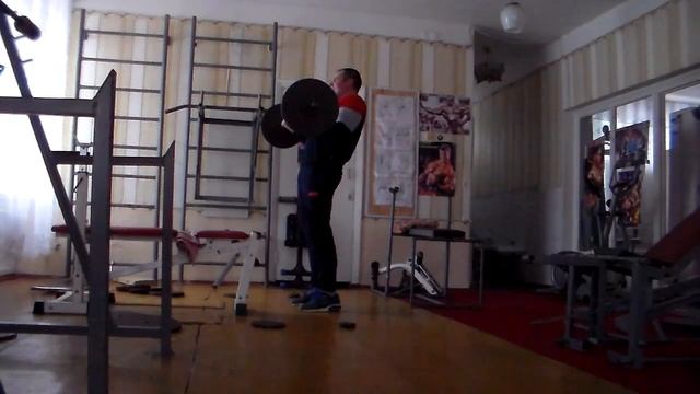 68 кг на бицепс не совсем чисто