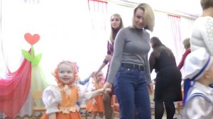 Танец с мамами  на утреннике 8 Марта 2018 в младшей группе Муз рук Максюта Г В