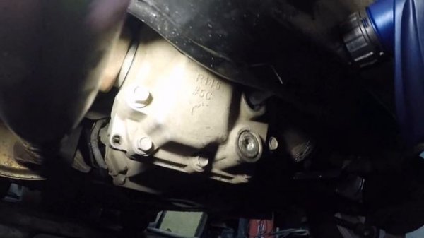 Рено Дастер / замена масла в заднем редукторе и раздатке