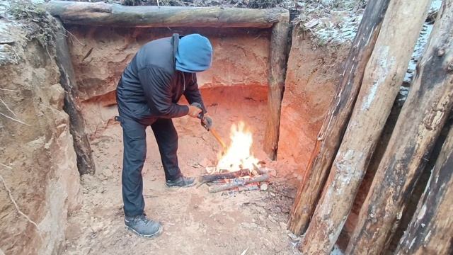 ЗАРЫВАЮСЬ ПОД ЗЕМЛЮ | Землянка зимой|Bushcraft winter| Копаем землянку вместе с собакой ! смотреть онлайн