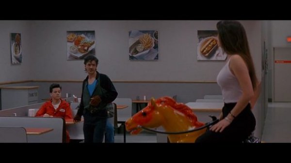 Career Opportunities (Возможности карьеры) - Дженнифер Коннелли верхом на коне