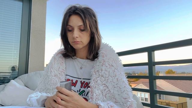 ?Что он сегодня обо мне думал? Вспоминал? Блиц-расклад? #таро #гаданиетаро #мысли смотреть онлайн