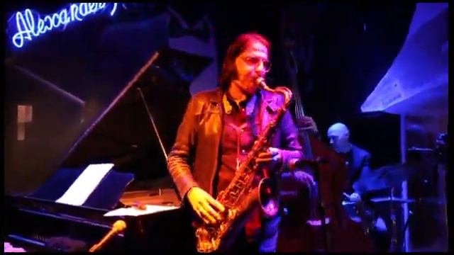 Max Ionata in quartetto all'Alexanderplatz, tra grandi classici e brani originali смотреть онлайн