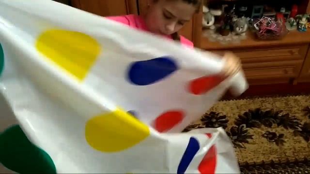 Обзор на Твистер/показываем как играть!!! смотреть онлайн