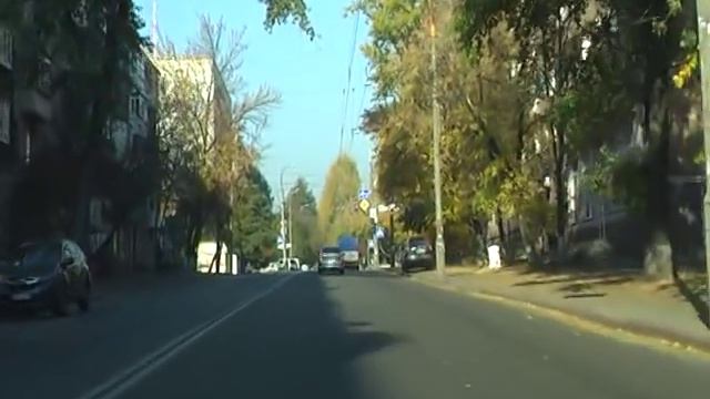 Маневры на перекрестках 25 Лукьяновка. Как развернуться на узком перекрестке. смотреть онлайн