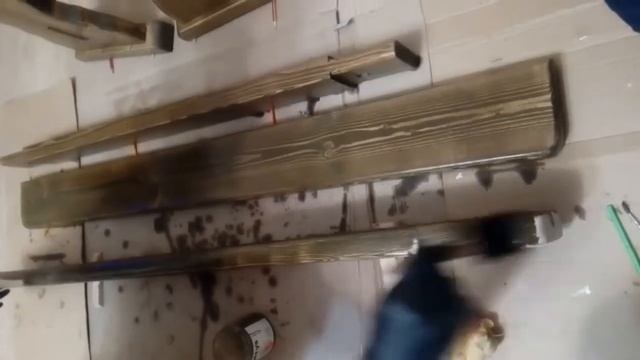 Нанесение масла Мартьянов на лавку для дачи. смотреть онлайн