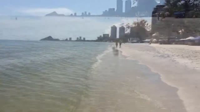 Центральный пляж в Хуа Хине. Ноябрь 2015. Прилив. смотреть онлайн