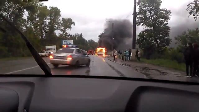 Горит автобус на дамбе. Киров 21.06.18 смотреть онлайн