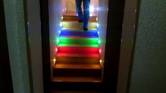 Подсветка лестницы. Движение сверху вниз. смотреть онлайн
