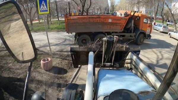 Снова в строю, Городской весенний субботник.