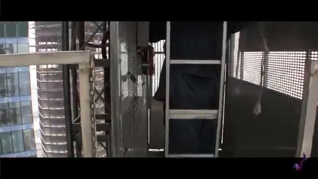 Спасение строительной каски смотреть онлайн