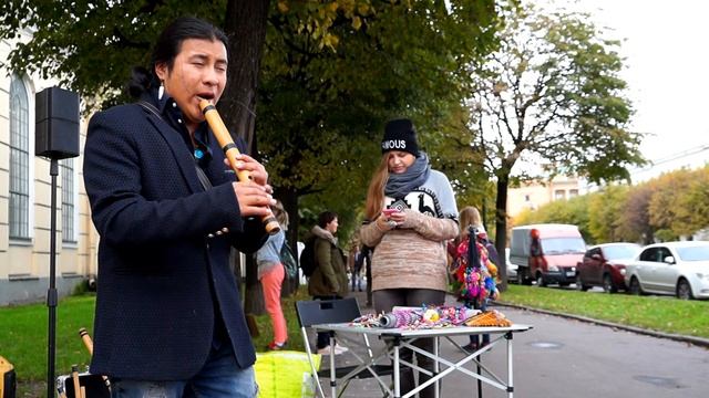 Флейта кена. Индеец на фестивале "День уличной музыки". смотреть онлайн