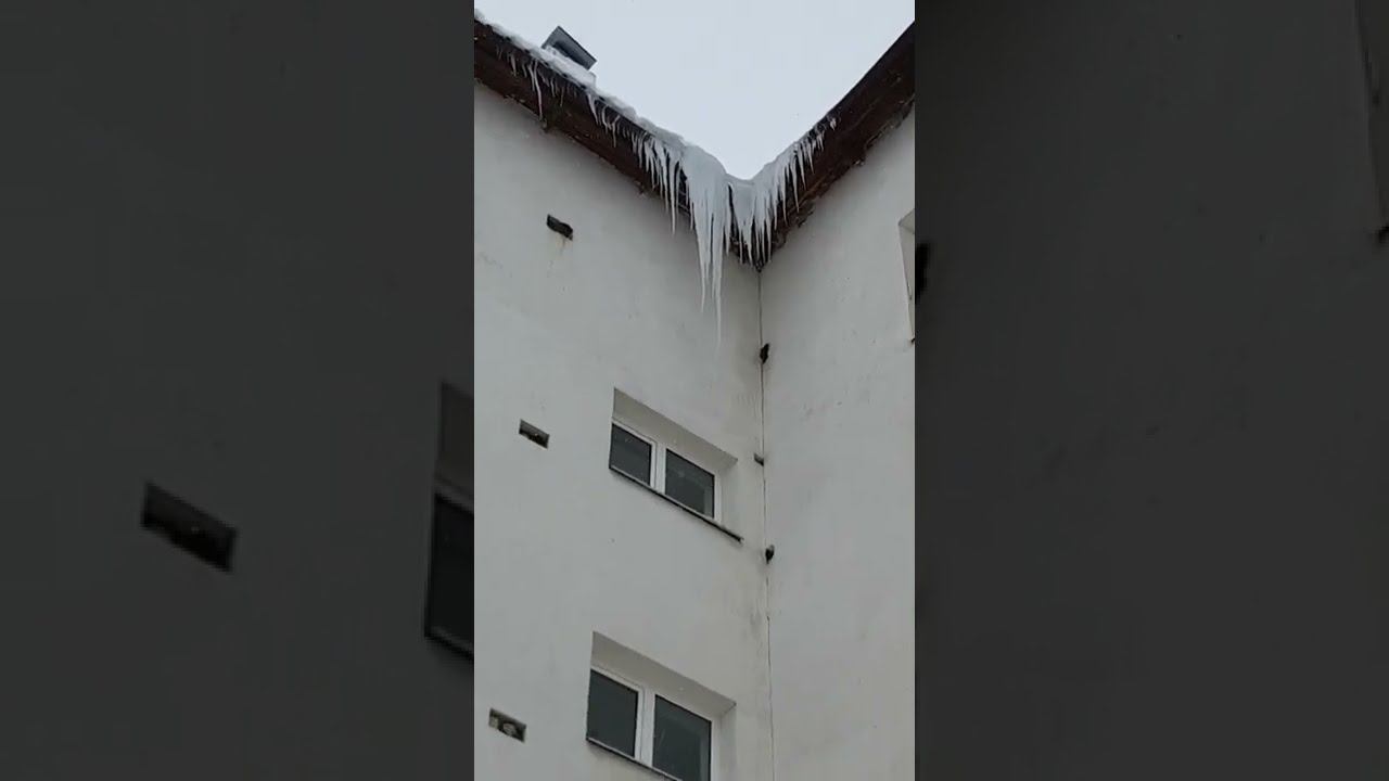 ПЖРЭП почистили лёд с крыши. Похвистнево #Shorts смотреть онлайн