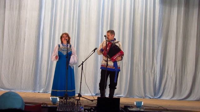 На тракторе исп. Любовь Первушина и Сергей Логачев смотреть онлайн