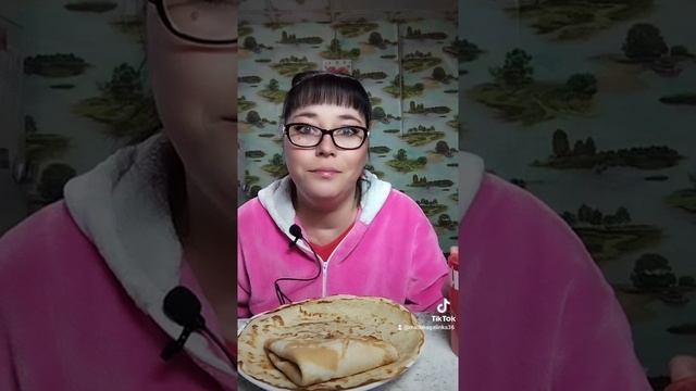 Мукбанг | Блины со сгущенкой и сметаной. Женщины, а вы носите лиф? смотреть онлайн