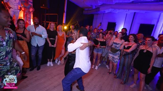 Maykel Fonts & Indira Mora Cueto ~ salsa social dancing @ CSSF, Rovinj смотреть онлайн