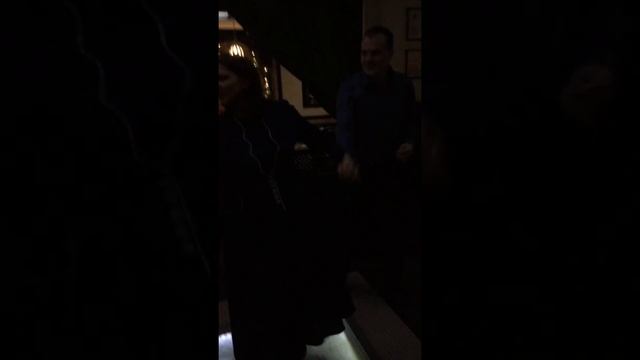 ТАНЕЦ УЧЕНИКА С ПЬЯНЫМ БЕШЕНЫМ ФИЗИКОМ В АВГУСТИНЕ ТУЛЫ! смотреть онлайн