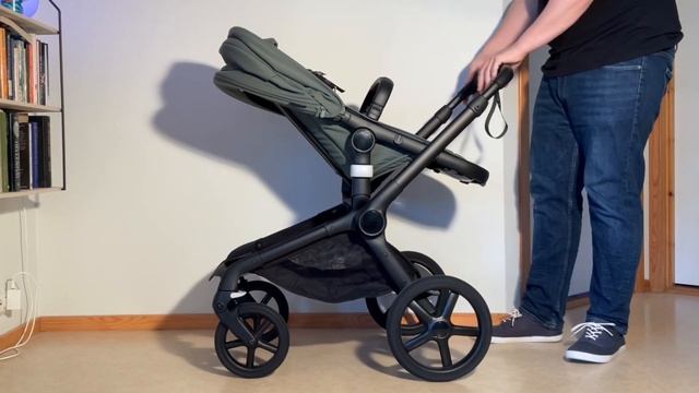How to Fold the Bugaboo Fox 5 With the Seat Attached смотреть онлайн