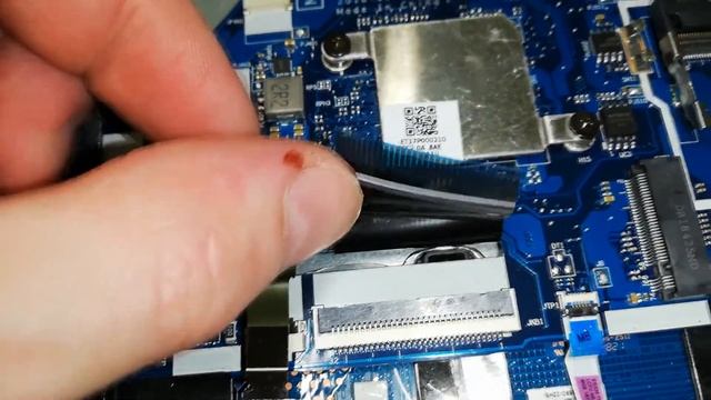 РАЗБОРКА И ЧИСТКА НОУТБУКА LENOVO смотреть онлайн