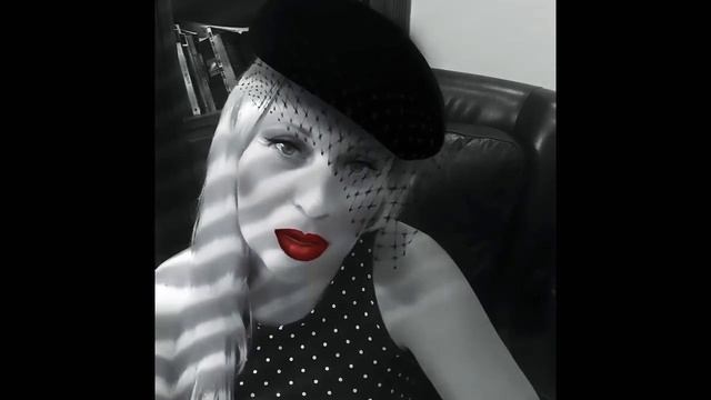 Читаю стих «Мне нравится, что вы больны не мною..." смотреть онлайн