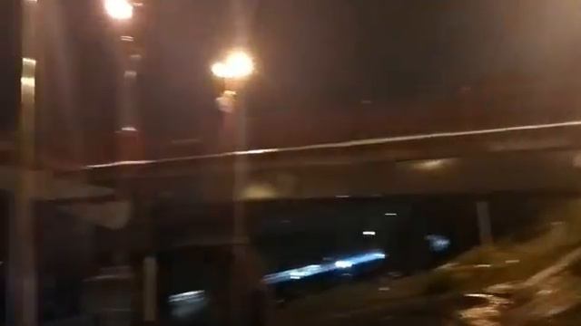 Спуски возле Паркового моста превратились в водопады смотреть онлайн