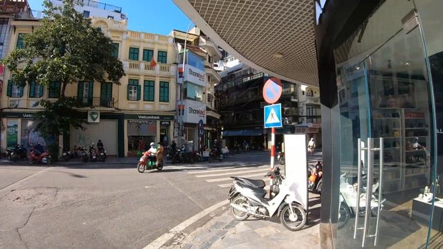 Walk through Hanoi's Old Quarter in 4K, first person view смотреть онлайн