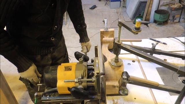 Ножки кабриоль, паз под царги на самодельном долбежном станке смотреть онлайн