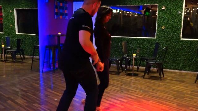 Bachata at ArubaSalsa | "Llegastes Tú" by Luis Fonsi & Juan Luis Guerra смотреть онлайн