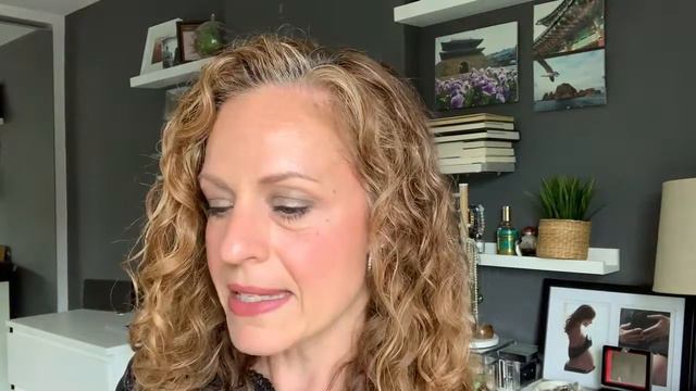 Green Beauty Expert, Maria Velve, unboxes our Fall 2020 Find Your 40 Box смотреть онлайн