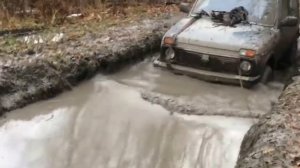 Тест колес .  Kumho Road Venture M/T KL71 30 дюймов и 29 дюймов Continental IceContact 2 в грязи.