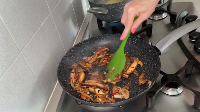 Pasta with Portobello Mushroom Ragu l Паста с грибами портобелло смотреть онлайн