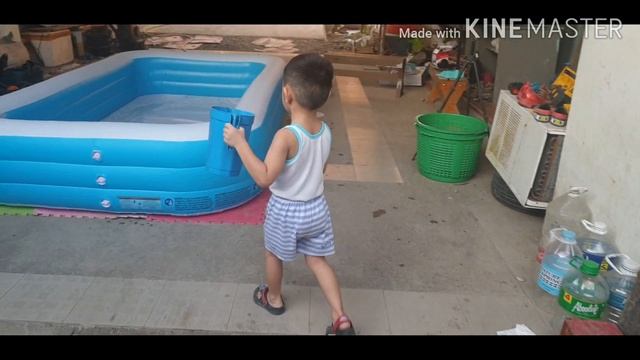 Tobbie's Pool Adventure! смотреть онлайн
