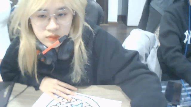 सुनने और कॉल करने के लिए उपयोग किए जाने वाले डेस्कटॉप IPhone को रंग दें