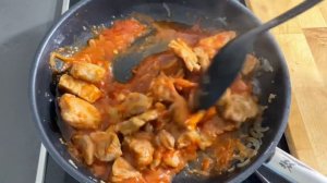 Вкуснейшее мясо с картошкой на сковороде.Жаркое по домашнему вкусно,просто и быстро .