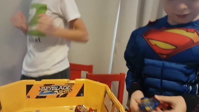 Бейблейд Челлендж Турнир Выбор вслепую. BeyBlade Burst Challenge. смотреть онлайн