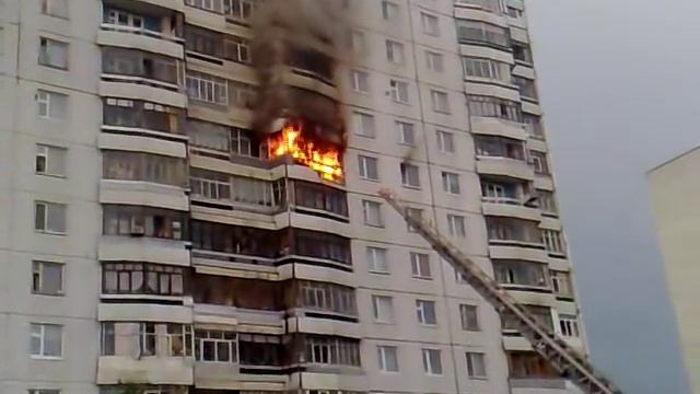 Пожар на Дзержинского город Нижневартовск 01.06.11 .mp4 смотреть онлайн