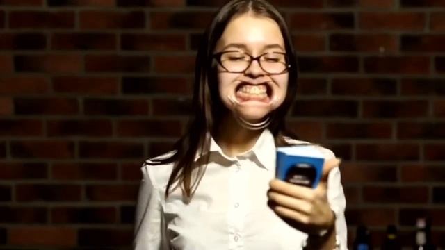 Настольная игра на отгадывание фраз из серии «Скажи, если сможешь» «Бубнилка» и «Что вы говорите» смотреть онлайн