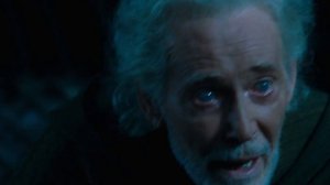 Троя.  Ахилес  разговаривает с Приамом.  Ахилес плачет