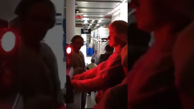 На завод LR НЕ пройти без стерилизации рук и белых халатов смотреть онлайн