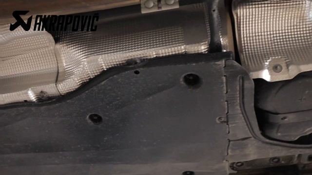 GOLF 8R - Akrapović vs MG Motorsport Exhaust смотреть онлайн