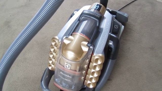 Les Numériques : Electrolux Ultracaptic compactage de la poussière смотреть онлайн