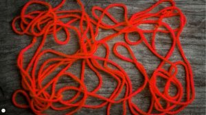 На красную нить. Простой обряд поможет вам привлечь финансовую удачу.