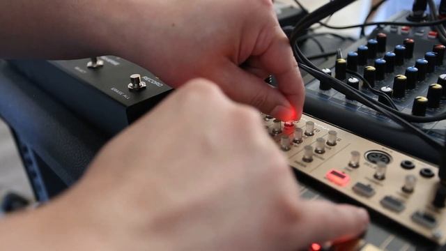 "Someone Lived This" by Hans Zimmer from Blade Runner 2049, Korg Volca Keys thru a Soma Cosmos demo смотреть онлайн