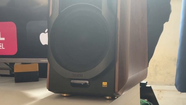Why sound bars are a waste of money. смотреть онлайн